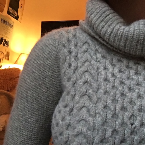 cozy turtle neck cropped sweater - Picture 4 of 4